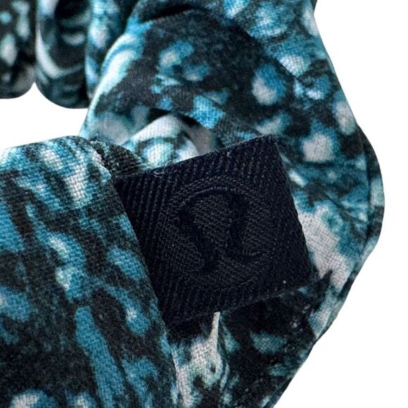 Lululemon Fringe Fighter Reversible Headband and Lululemon Uplifting Scrunchie - Picture 4 of 16